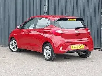 Used Hyundai i10 SE 67 HP (49 kW) 2023 Red Hatchback