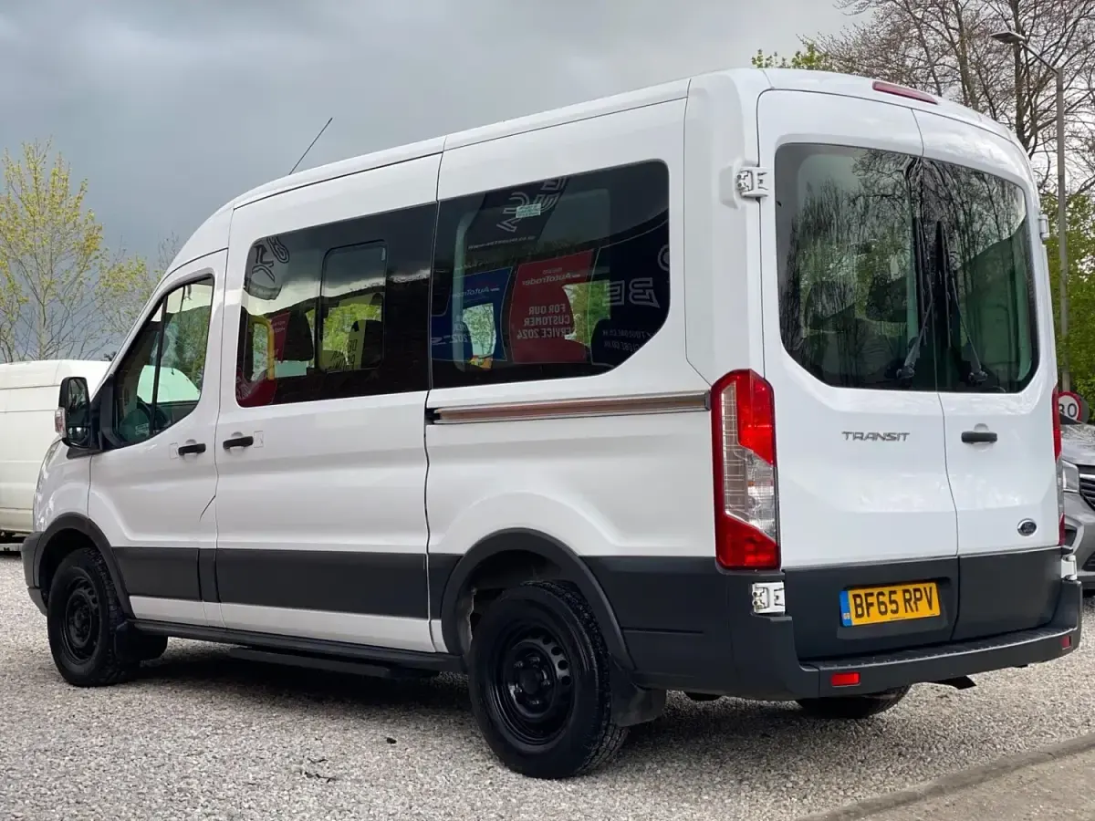 Usado Ford Transit 125 CV (91 kW) 2015 Blanco Berlina