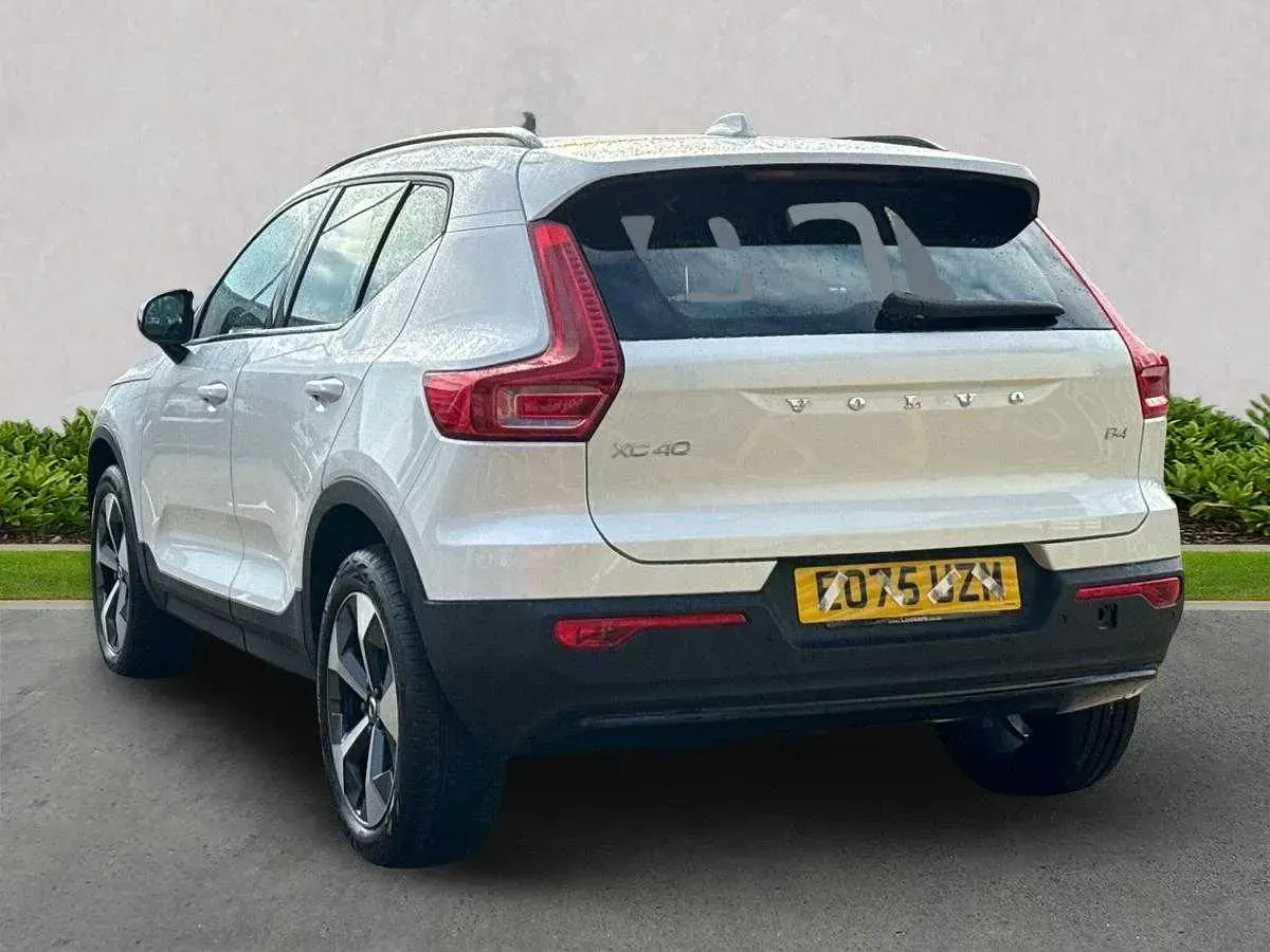 Used Volvo XC40 Plus 197 HP (144 kW) 2025 White SUV