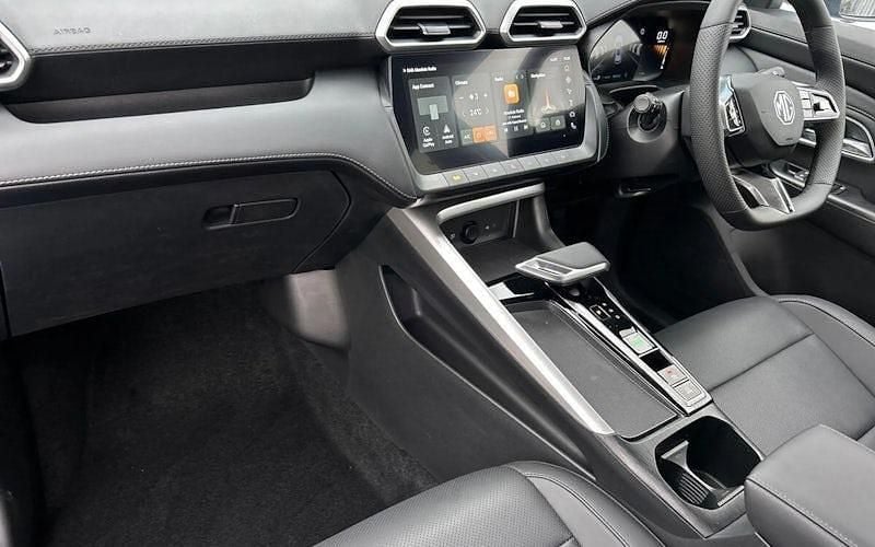 New MG ZS Trophy 196 HP (144 kW) 2025 Silver Sedan