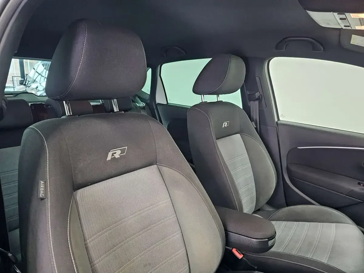 Second-hand VW Polo R-line 110 CP (80 kW) 2017 Alb Hatchback