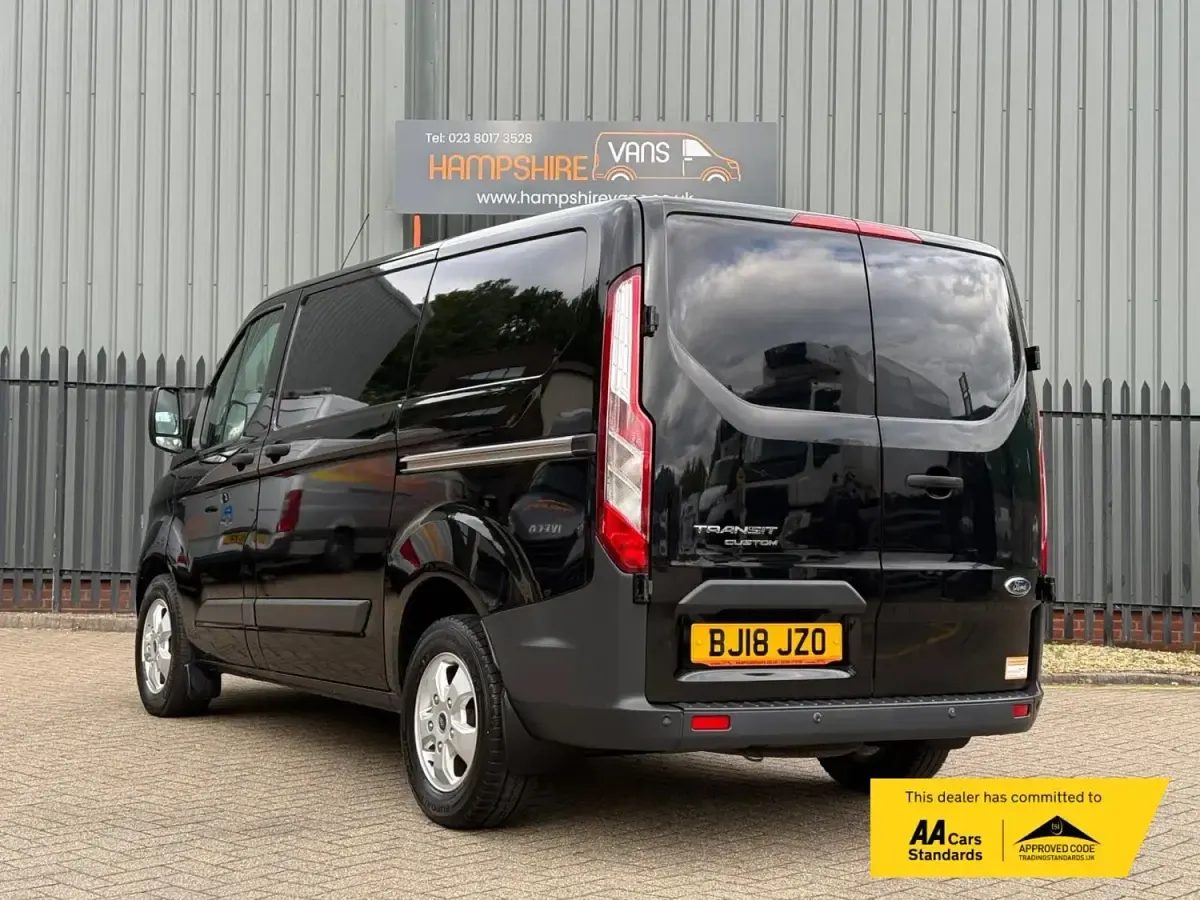 Usado Ford Transit Custom Trend 130 CV (95 kW) 2018 Negro Van