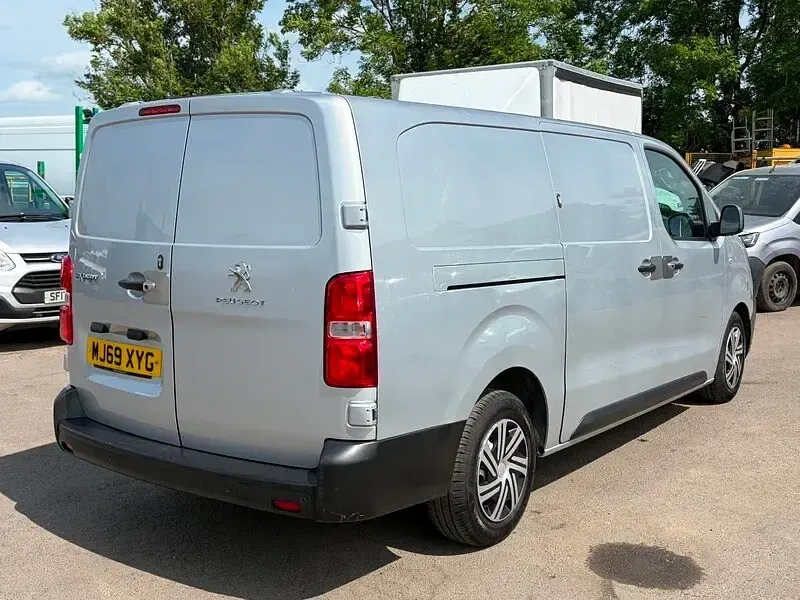 Used Peugeot Expert 120 HP (88 kW) 2019 Silver Van