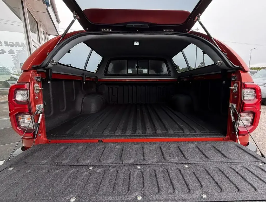 Used Toyota HiLux 204 HP (150 kW) 2024 Orange Pickup