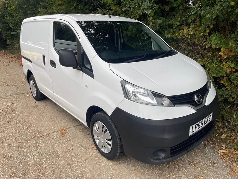 White Used 2017 Nissan NV200 Visia Van | £5,995 (Good price) - Image 1/4