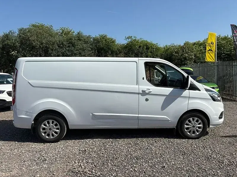 Used Ford Transit Custom Limited 130 HP (95 kW) 2022 White Van