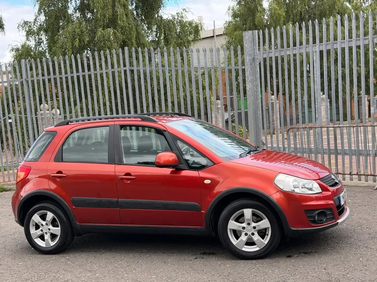Used Suzuki SX4 SZ4 118 HP (86 kW) 2011 Orange Hatchback