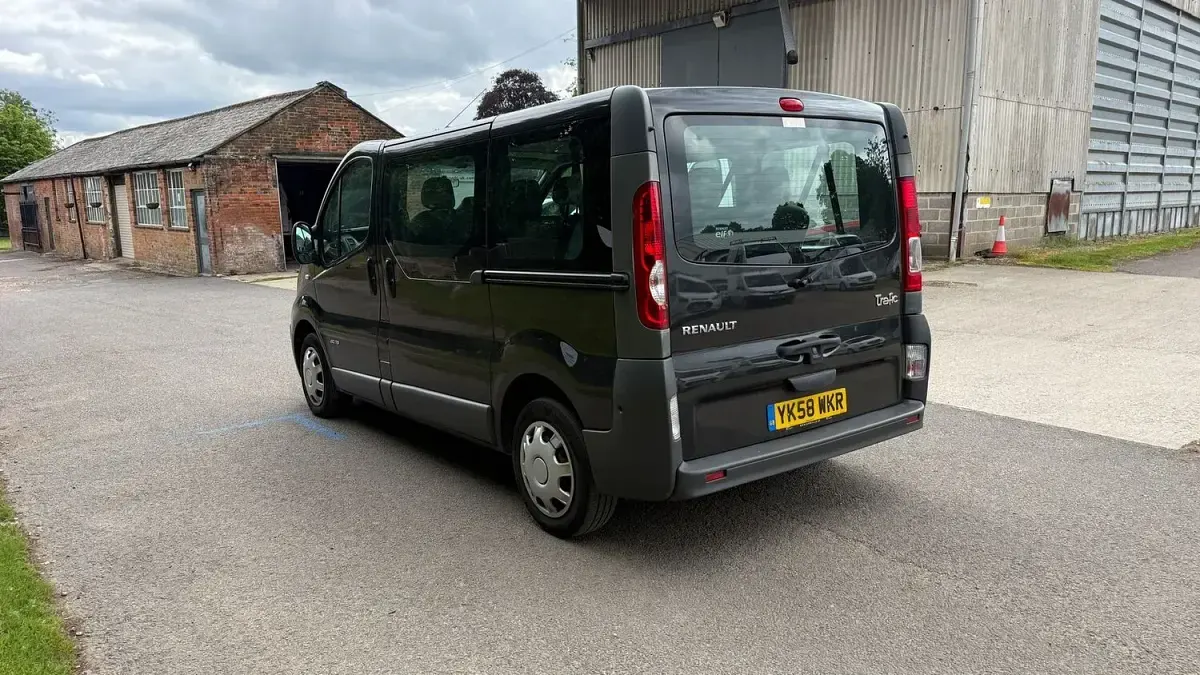 Used Renault Trafic 115 HP (84 kW) 2008 Black MPV