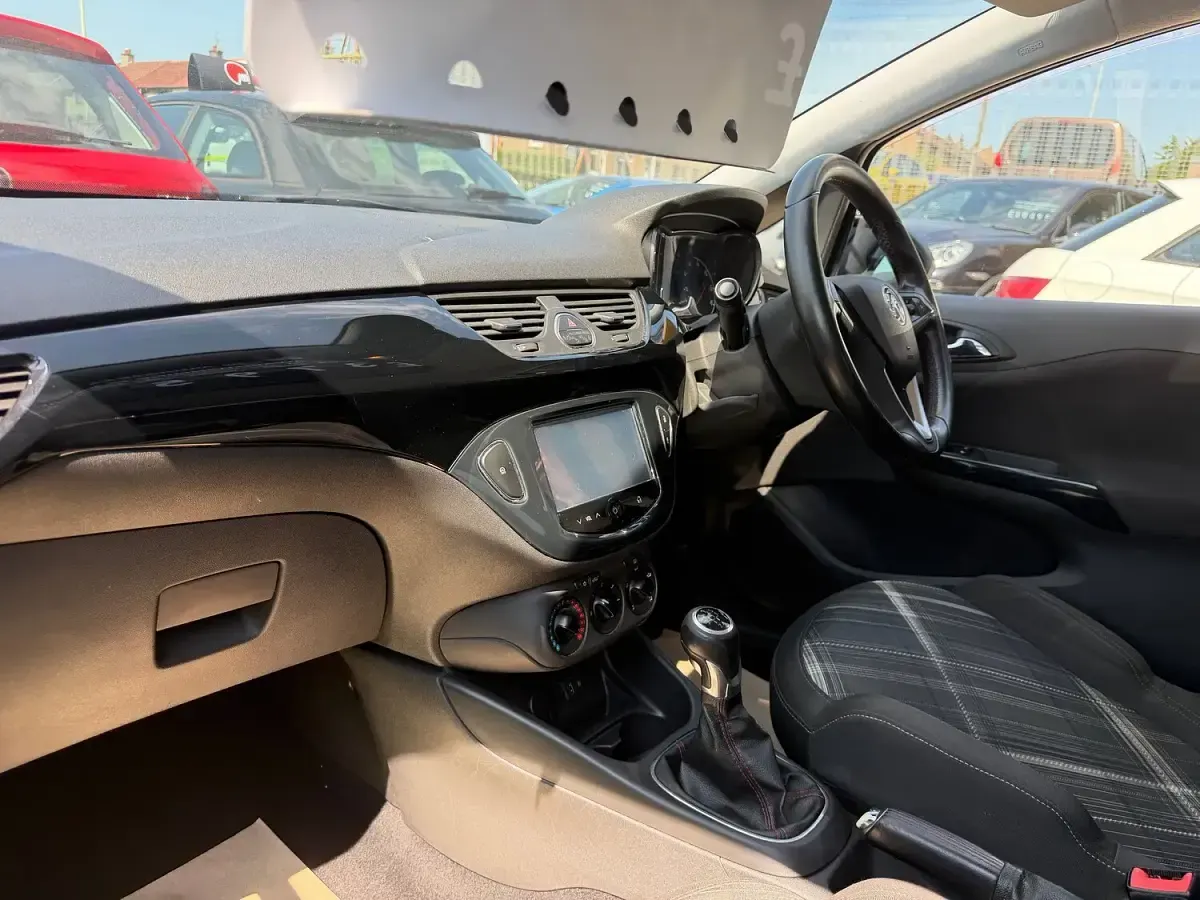 Used Vauxhall Corsa SRi 90 HP (66 kW) 2015 Grey Hatchback