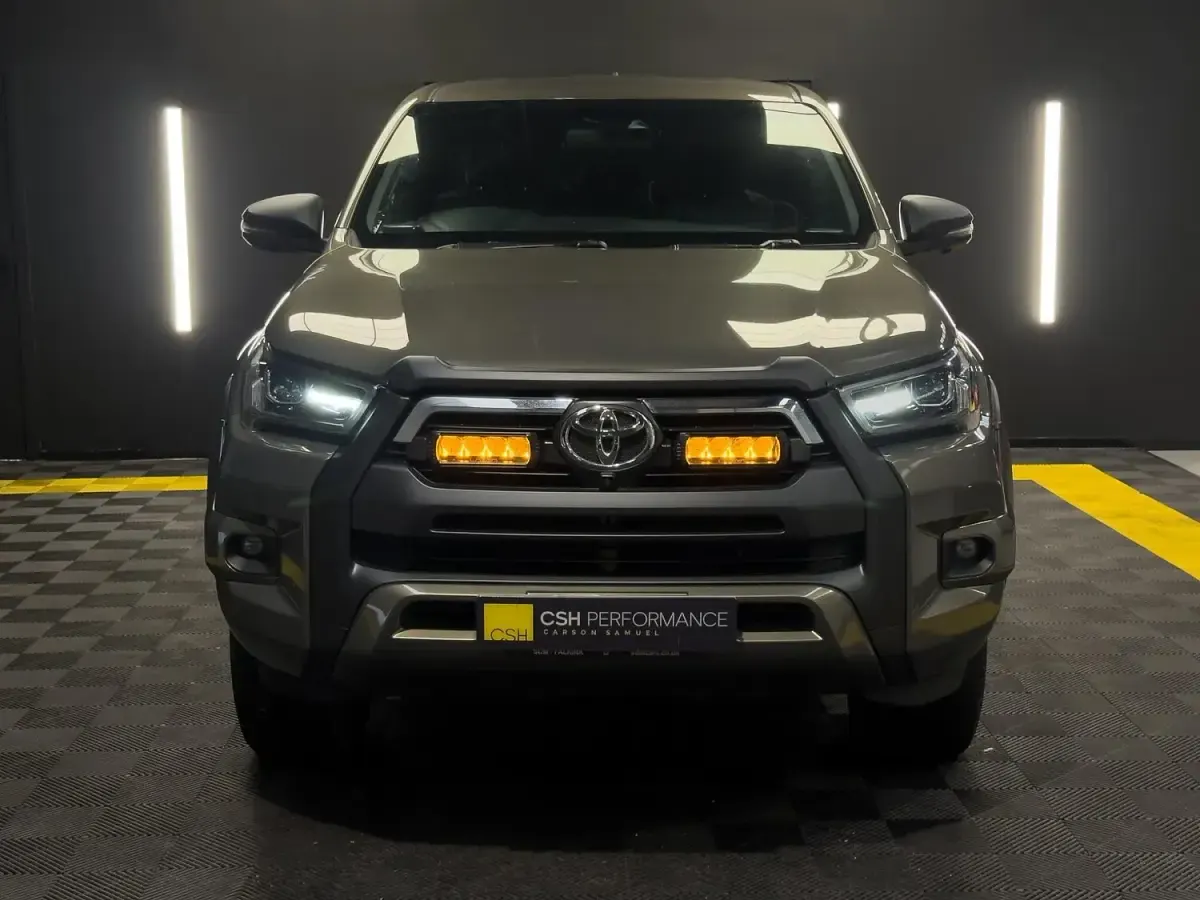 Usado Toyota HiLux 204 HP (150 kW) 2022 Castanho Pickup