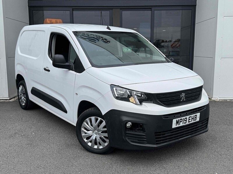 White Used 2019 Peugeot Partner MPV | £6,300 (Fair price) - Image 1/3