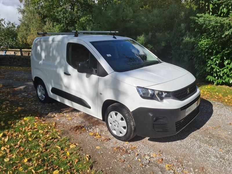 White Used 2020 Peugeot Partner Van | £6,950 (Super price) - Image 1/4