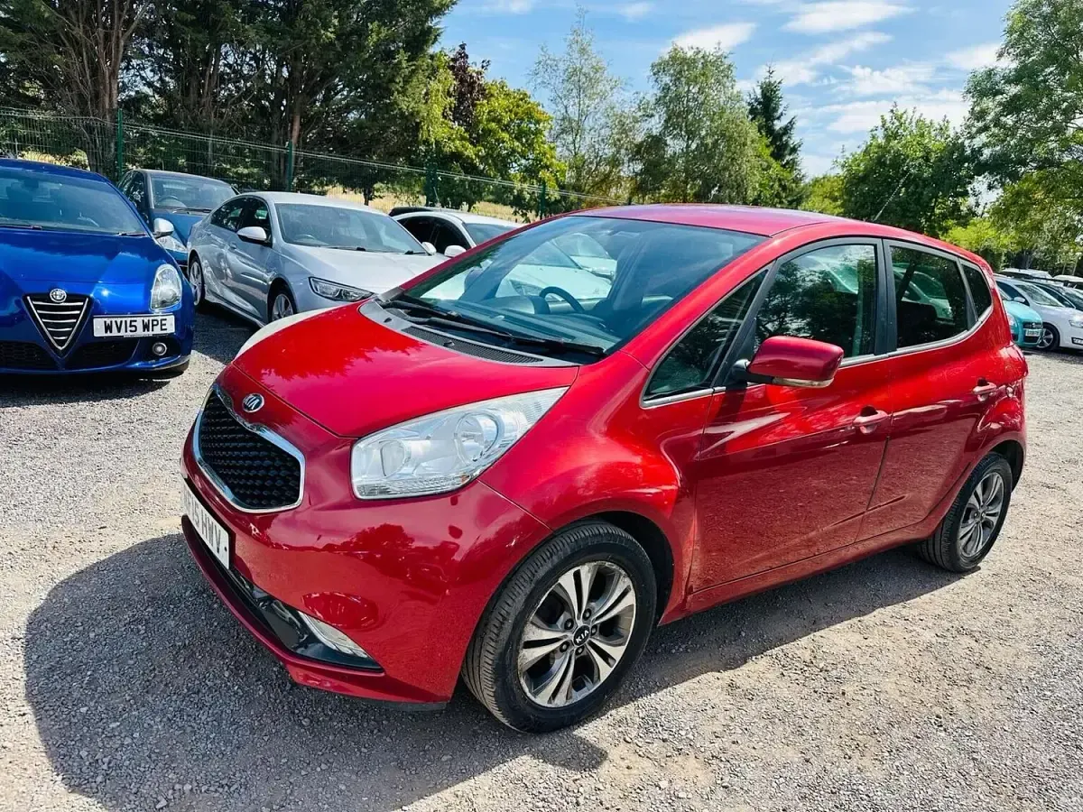 Used Kia Venga 114 HP (83 kW) 2015 Red Hatchback