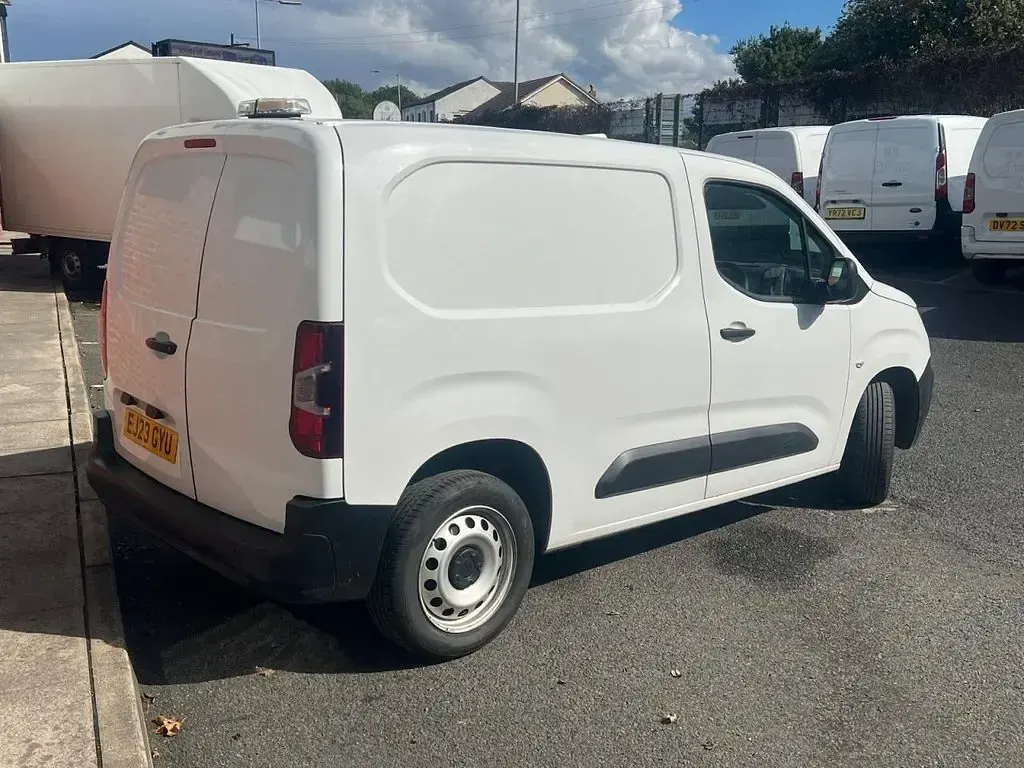 Used Citroën Berlingo 100 HP (73 kW) 2023 White MPV
