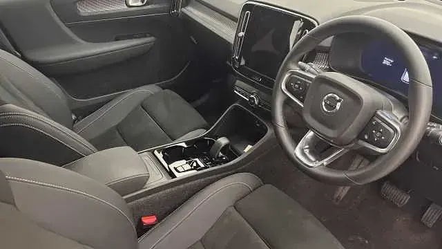 Used Volvo XC40 Plus 163 HP (119 kW) 2025 Onyx black SUV