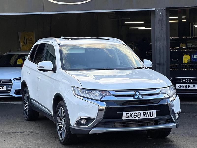 Used Mitsubishi Outlander 150 HP (110 kW) 2018 White SUV