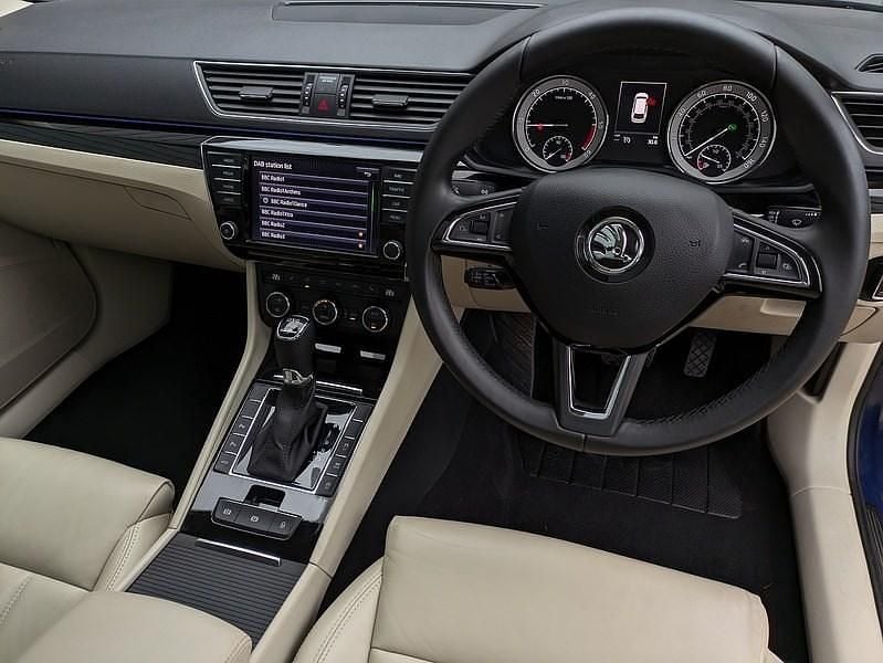 Used Skoda Superb LAURIN & KLEMENT 190 HP (139 kW) 2016 Blue Estate