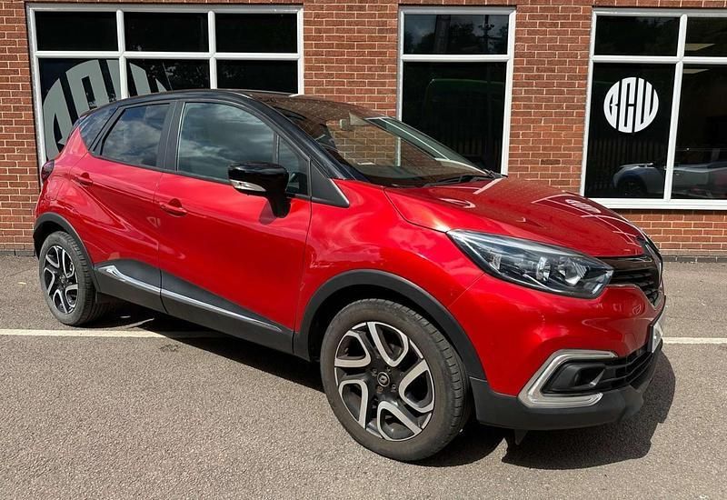 Red/black Used 2019 Renault Captur Iconic SUV | £9,150 (Good price) - Image 1/4