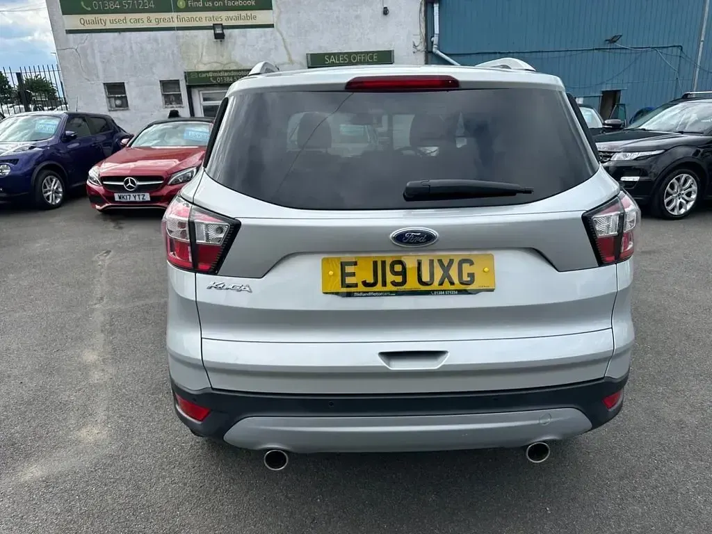 Usado Ford Kuga Titanium 120 CV (88 kW) 2019 Plateado SUV