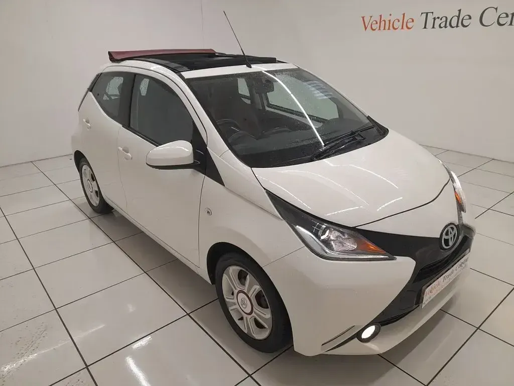 Used Toyota Aygo 69 HP (50 kW) 2017 White Hatchback