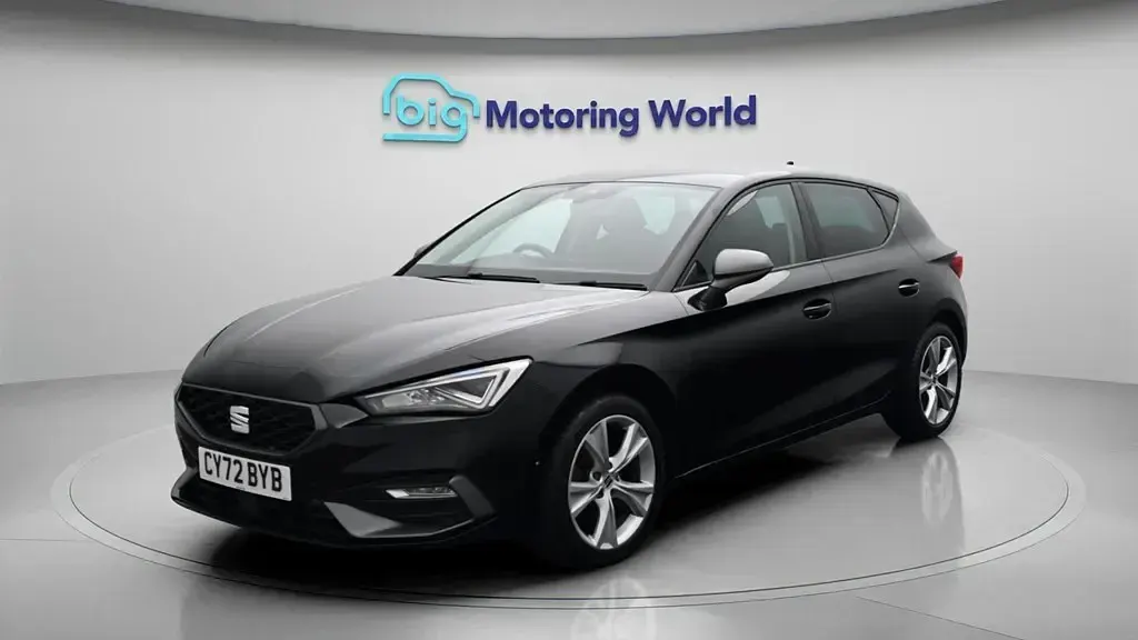 Begagnad Seat Leon FR 130 HK (95 kW) 2023 Svart Halvkombi