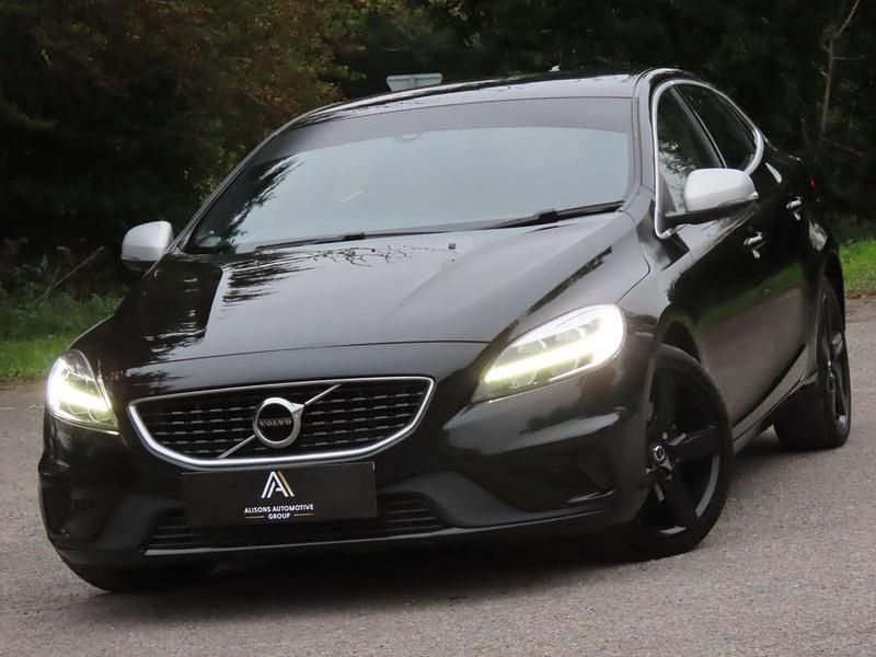 Black Used 2017 Volvo V40 R-Design Estate | £6,994 (Fair price) - Image 1/4