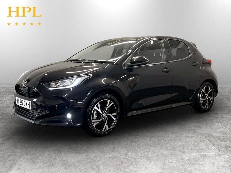 Used Toyota Yaris Hybrid Design 116 HP (85 kW) 2025 Black Hatchback