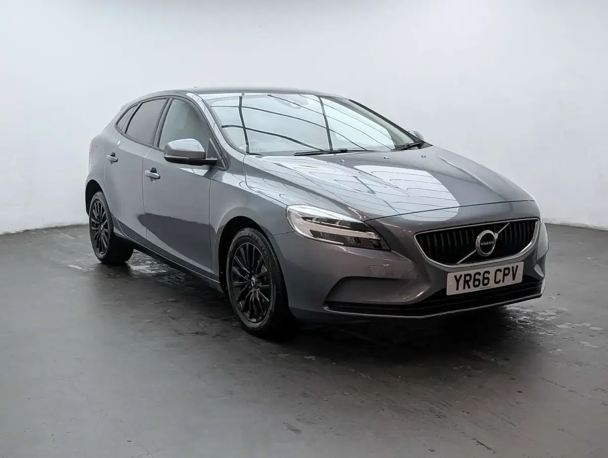 Used Volvo V40 Momentum 122 HP (89 kW) 2016 Grey Hatchback