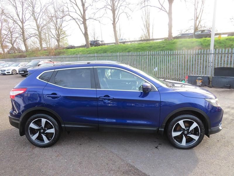 Used Nissan Qashqai N-Connecta 110 HP (80 kW) 2016 Blue SUV