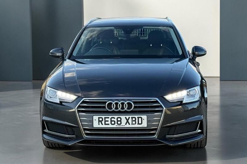 Begagnad Audi A4 Sport 150 HK (110 kW) 2019 Grå Kombi