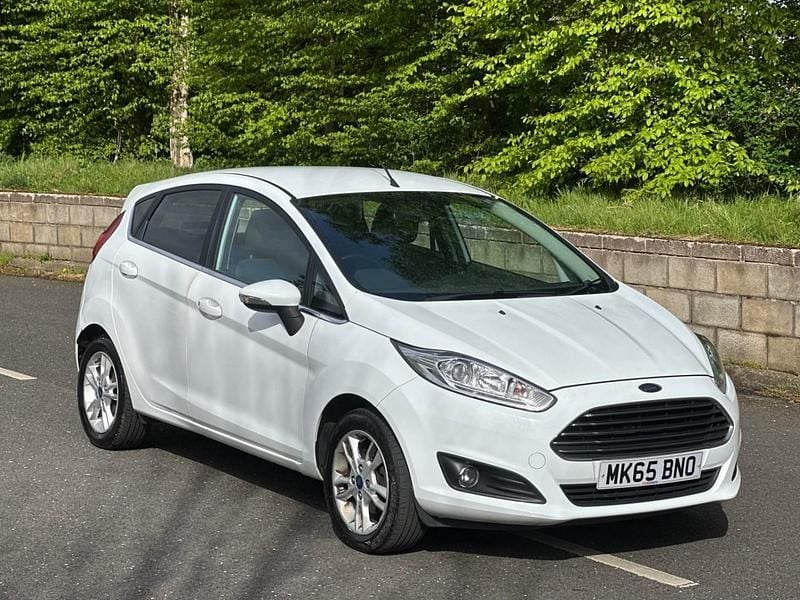 Usado Ford Fiesta Zetec 2015 Branco Citadino
