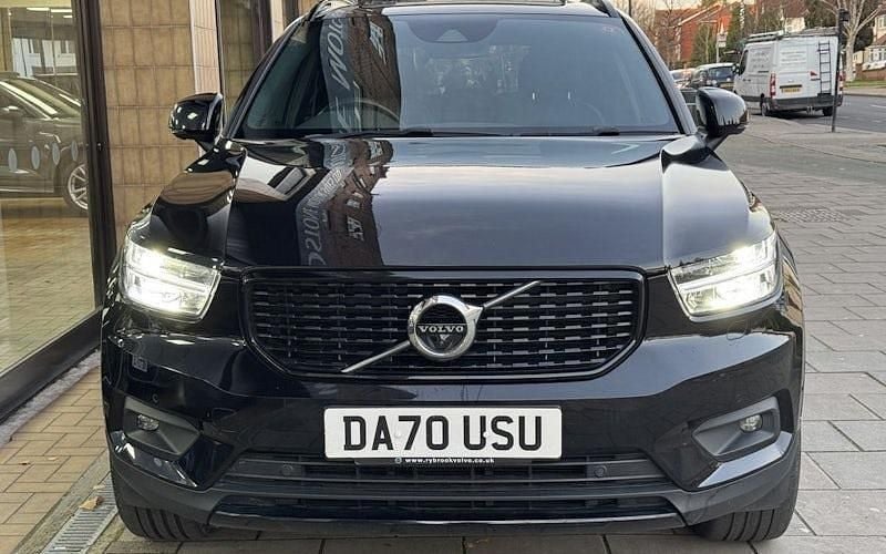 Black Used 2020 Volvo XC40 R-Design Pro SUV | £21,750 (Fair price) - Image 1/4