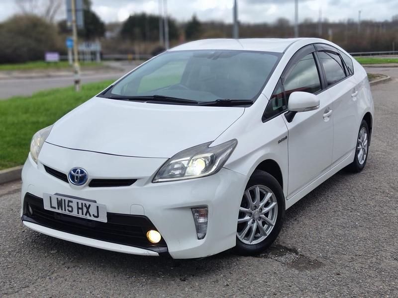 Used Toyota Prius 2015 White Hatchback