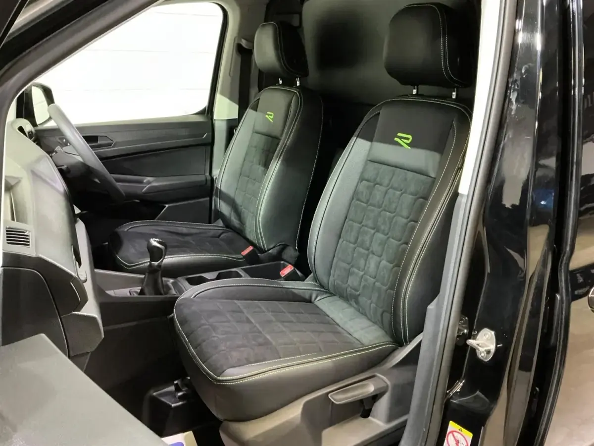 Używany VW Caddy Sportline 2024 Czarny Minivan