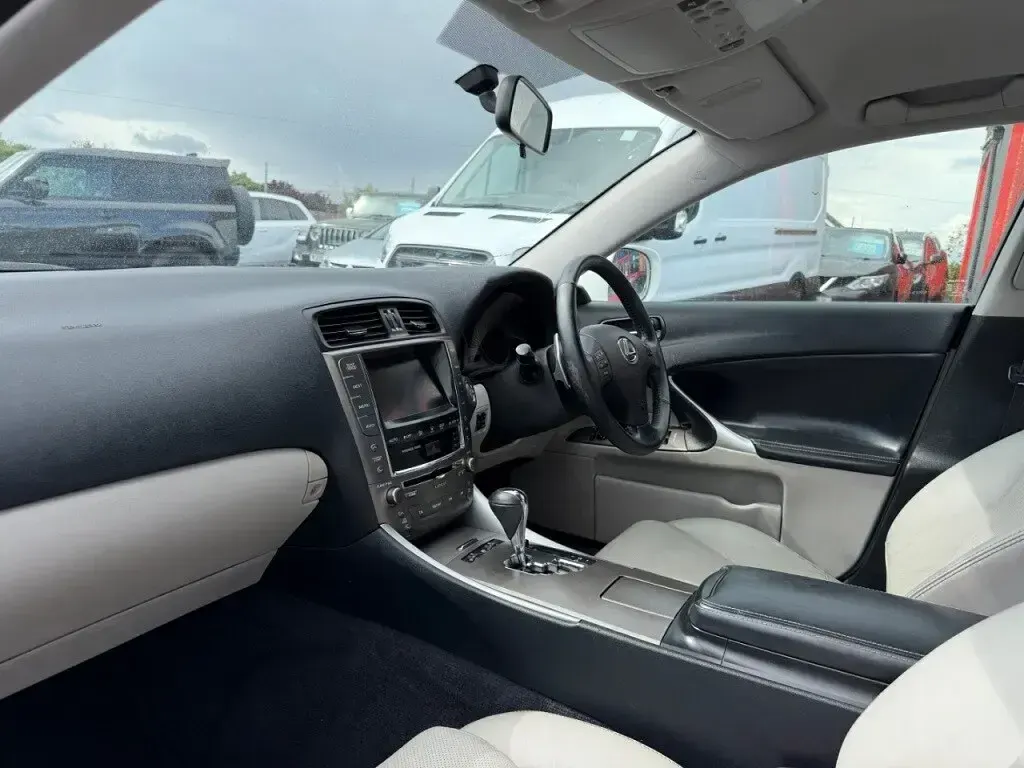 Used Lexus IS250 2009 White Sedan