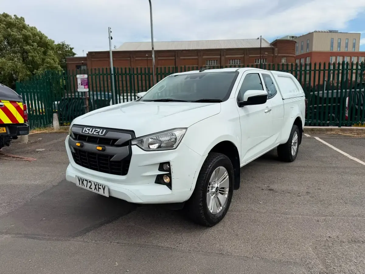 Used Isuzu D-Max 163 HP (119 kW) 2023 White Pickup
