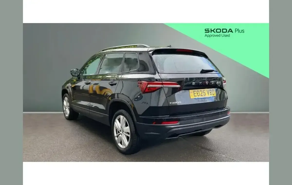 Usado Skoda Karoq SE 150 CV (110 kW) 2025 Negro SUV