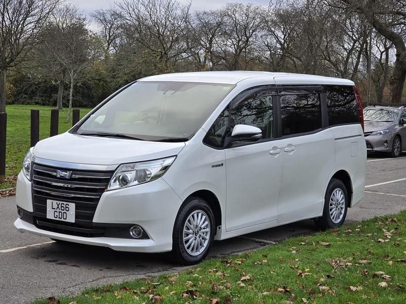 Used Toyota Noah 2016 White MPV