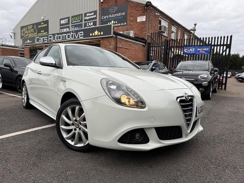 White Used 2011 Alfa Romeo Giulietta Veloce Hatchback | £2,500 (Fair price) - Image 1/4