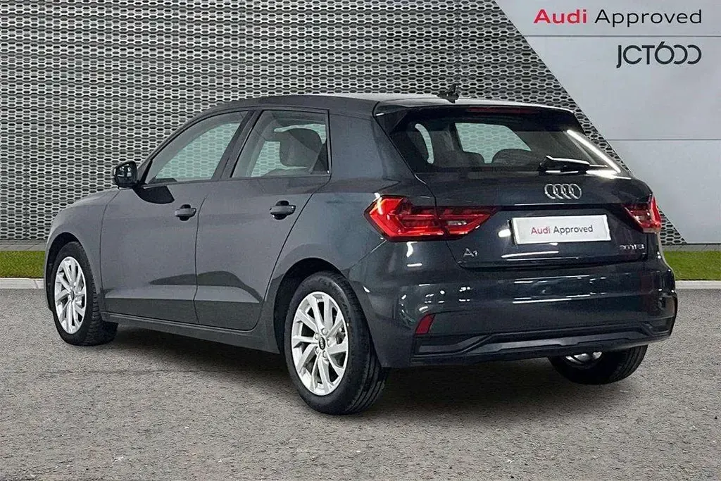 Używany Audi A1 Sport 108 KM (79 kW) 2022 Szary SUV
