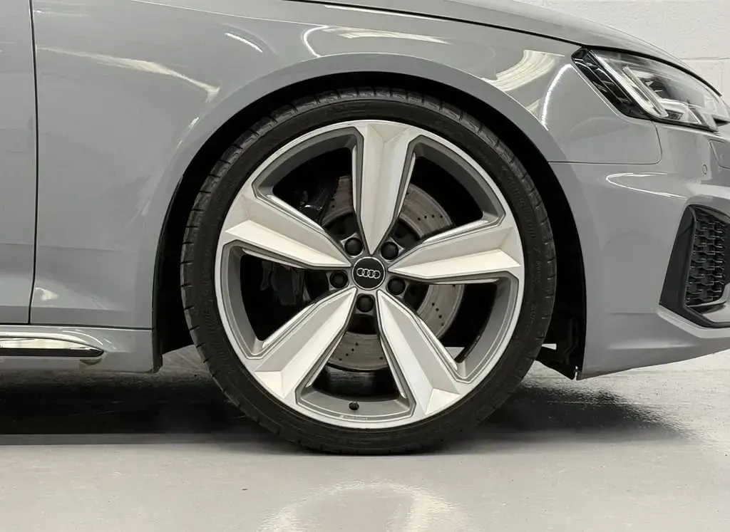 Usado Audi RS4 Sport 450 HP (330 kW) 2019 Cinzento Carrinha