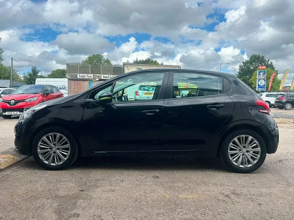 Used Peugeot 208 Active 82 HP (60 kW) 2015 Black Hatchback