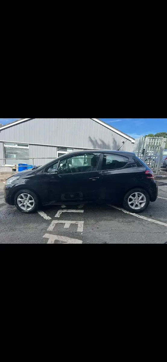 Used Peugeot 208 Active 82 HP (60 kW) 2015 Black Hatchback