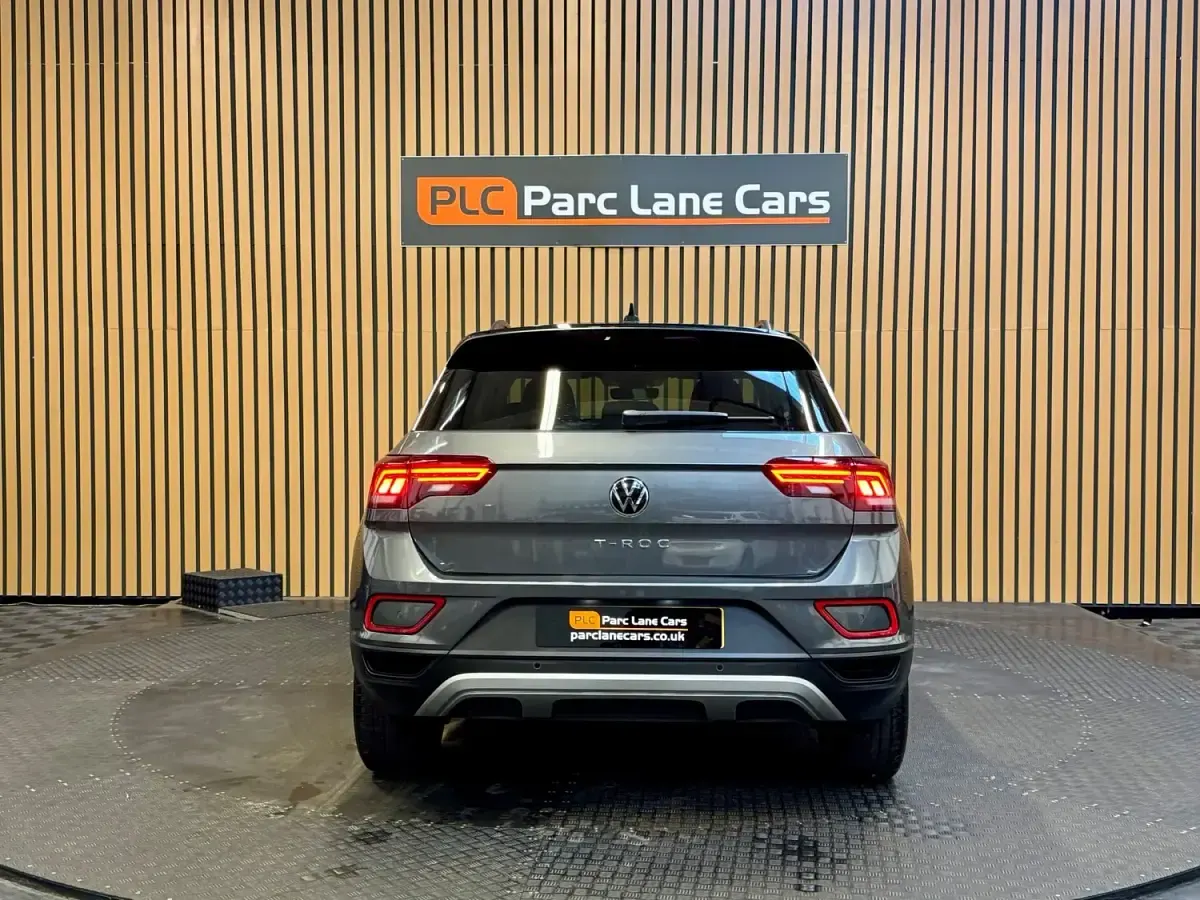 Usado VW T-Roc Life 150 CV (110 kW) 2024 Gris SUV