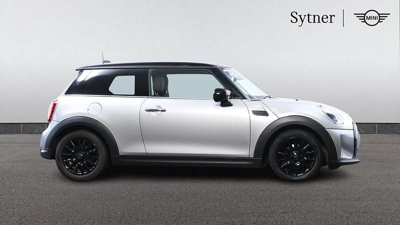 Used Mini Cooper Classic 134 HP (98 kW) 2024 Silver Hatchback