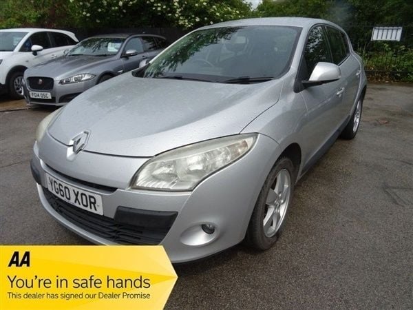 Silver Used 2010 Renault Mégane III Dynamique Hatchback | £1,695 (Fair price) - Image 1/1