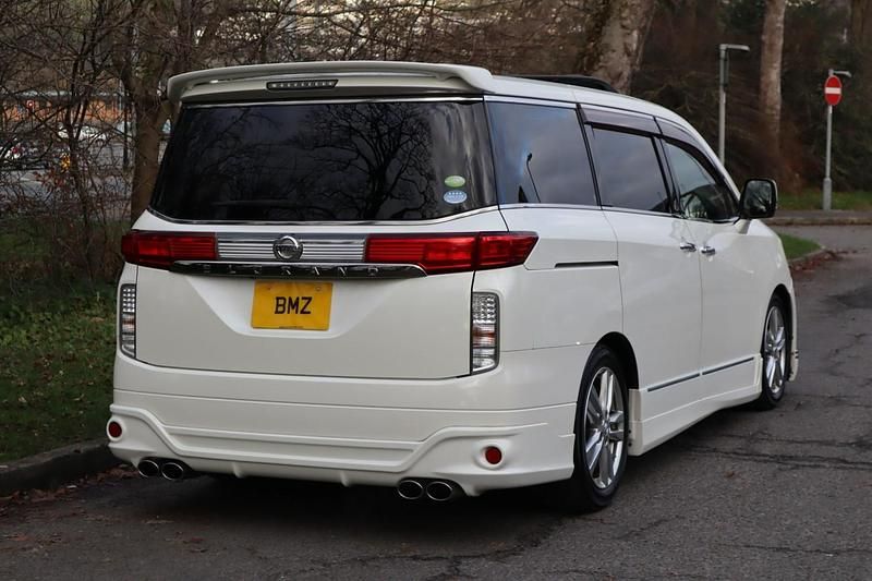 Used Nissan Elgrand 2010 White MPV