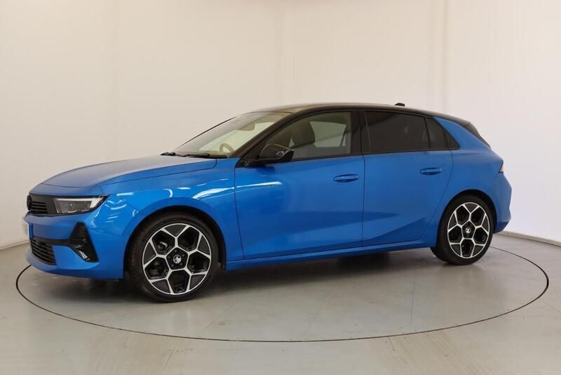 Blue Used 2024 Vauxhall Astra Ultimate Hatchback | £18,999 (Good price) - Image 1/3