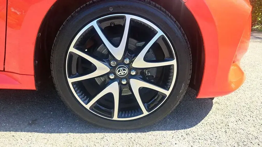 Second-hand Toyota Yaris Hybrid Edition 113 CP (83 kW) 2020 Portocaliu Hatchback