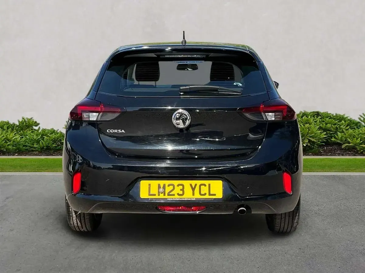 Begagnad Vauxhall Corsa Design Edition 100 HK (73 kW) 2023 Svart Halvkombi